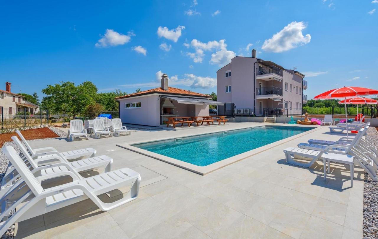 Apartmani Lucija Porec Ngoại thất bức ảnh