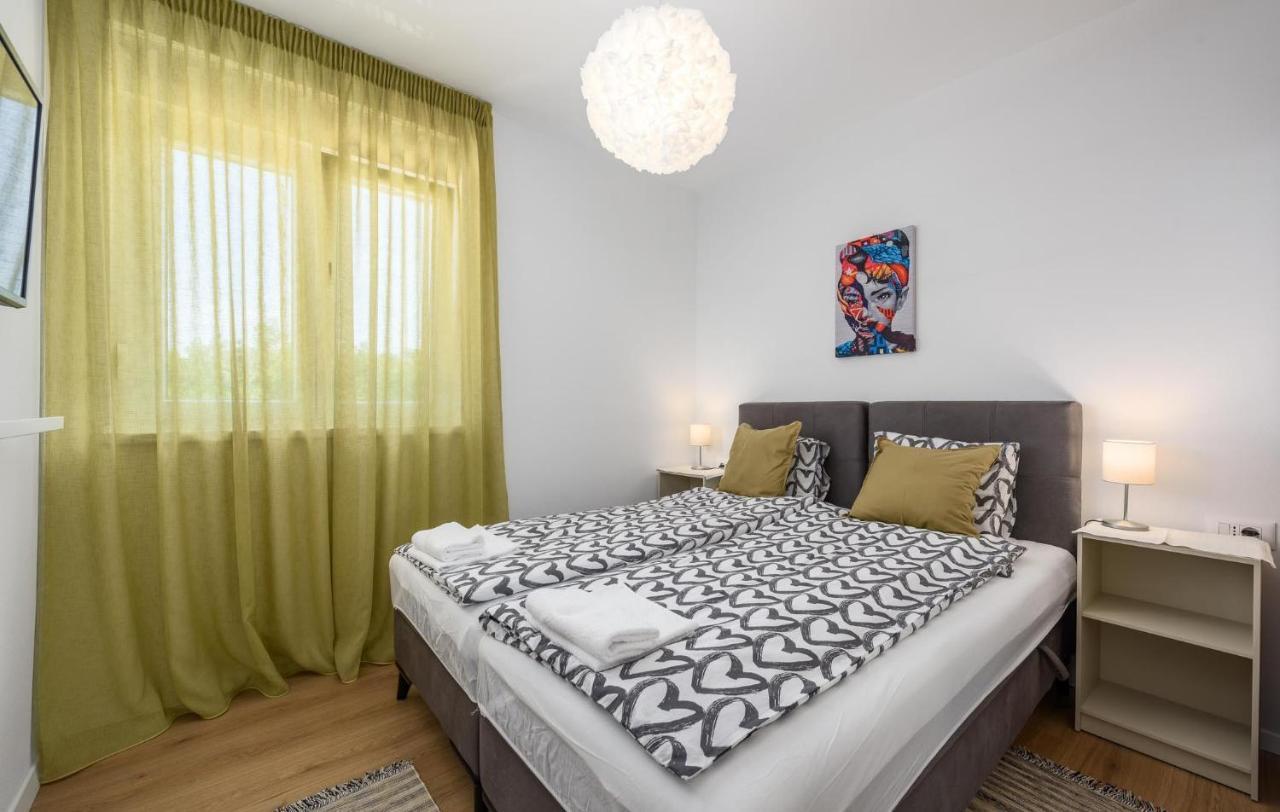Apartmani Lucija Porec Ngoại thất bức ảnh