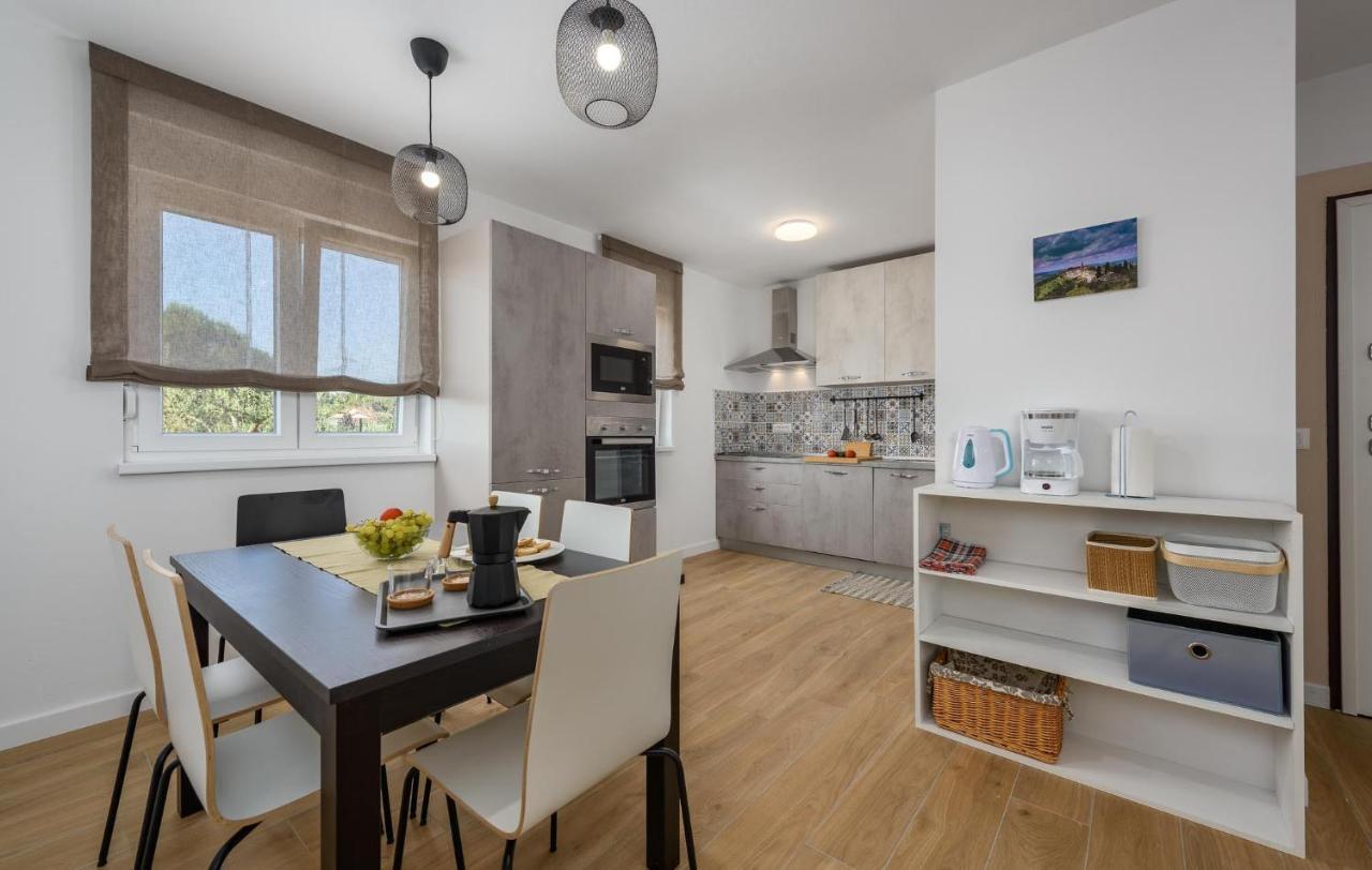 Apartmani Lucija Porec Ngoại thất bức ảnh