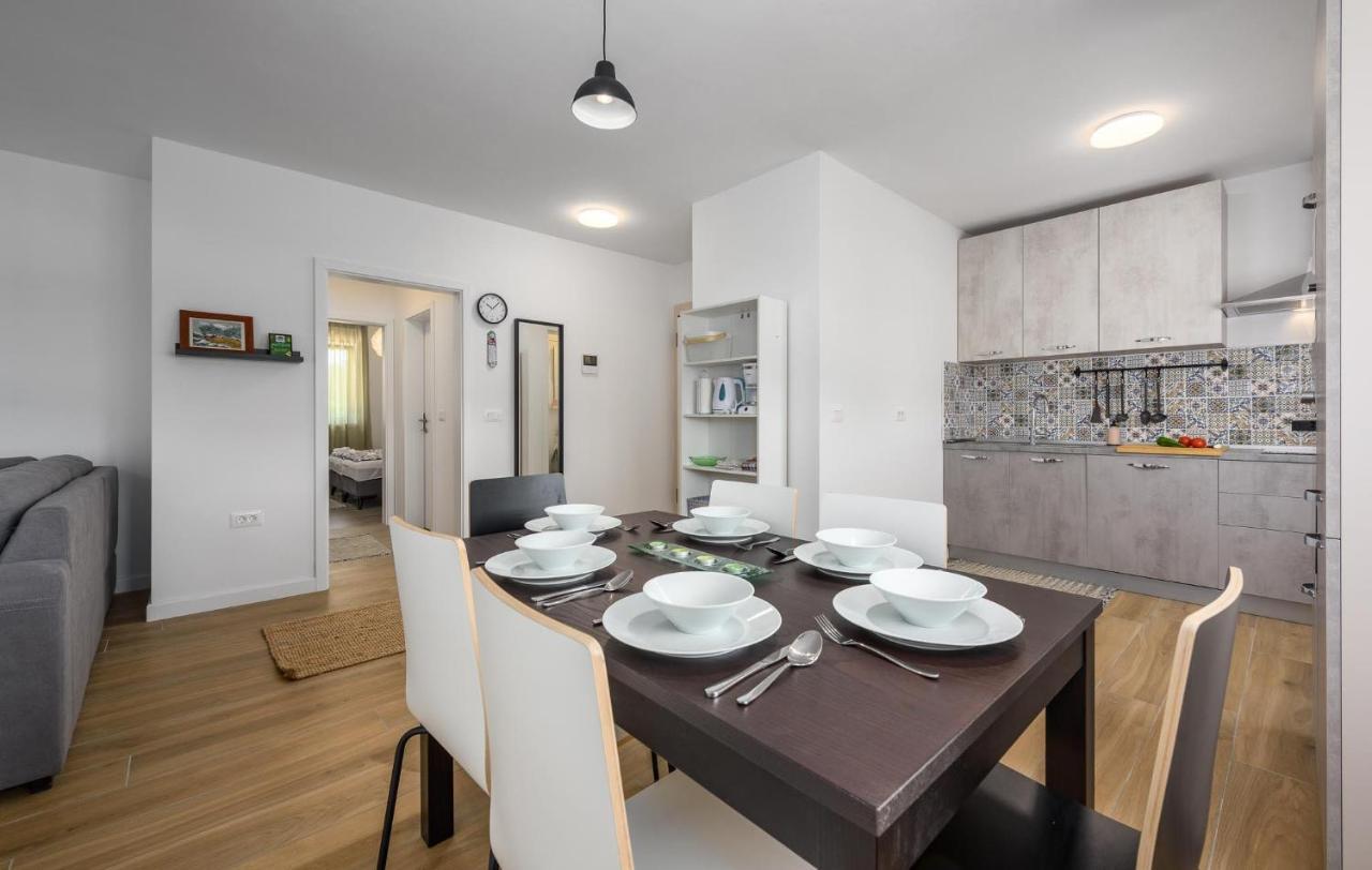 Apartmani Lucija Porec Ngoại thất bức ảnh