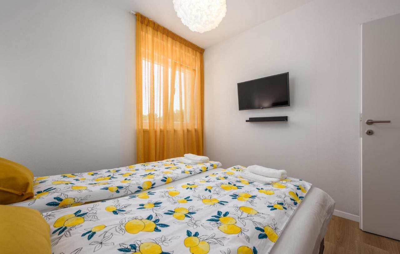 Apartmani Lucija Porec Ngoại thất bức ảnh