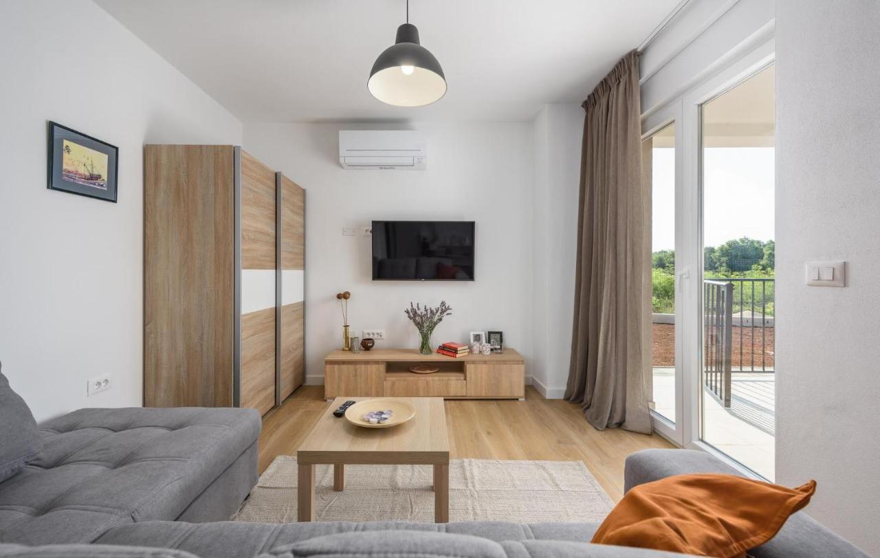 Apartmani Lucija Porec Ngoại thất bức ảnh