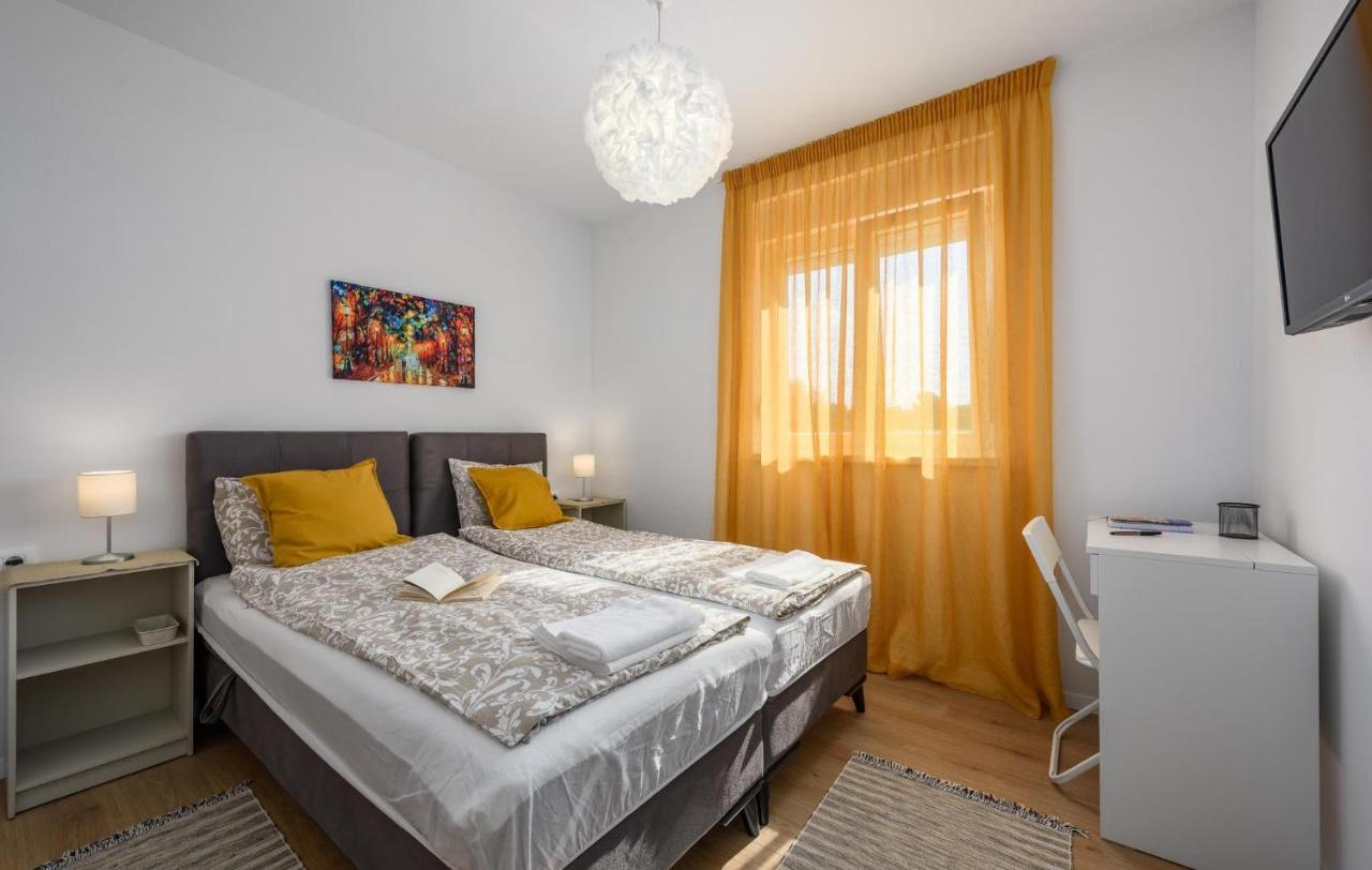 Apartmani Lucija Porec Ngoại thất bức ảnh