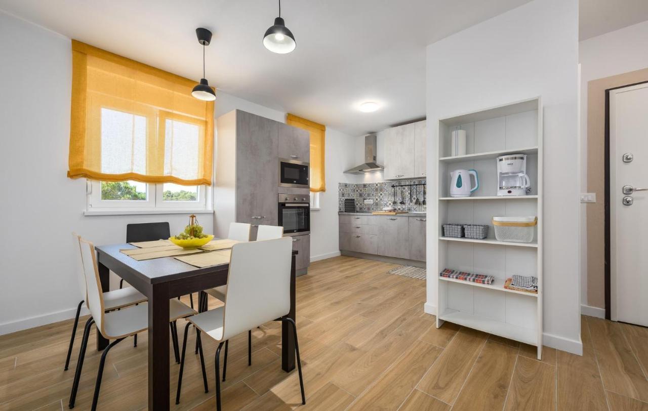Apartmani Lucija Porec Ngoại thất bức ảnh
