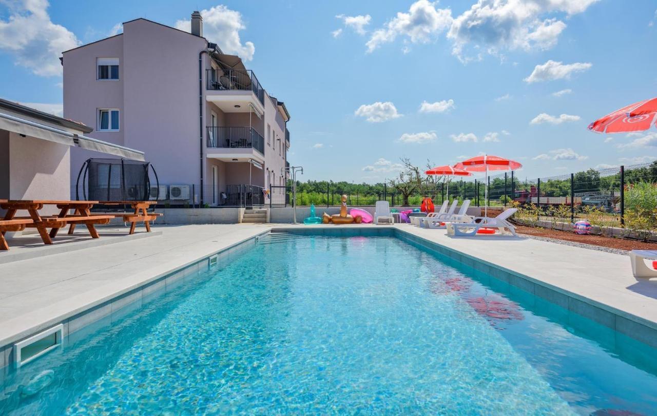 Apartmani Lucija Porec Ngoại thất bức ảnh
