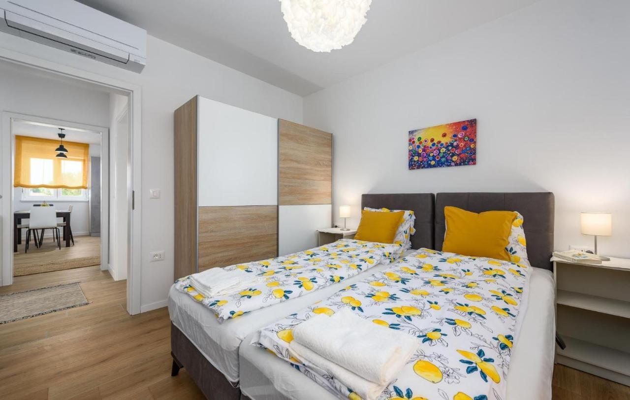 Apartmani Lucija Porec Ngoại thất bức ảnh