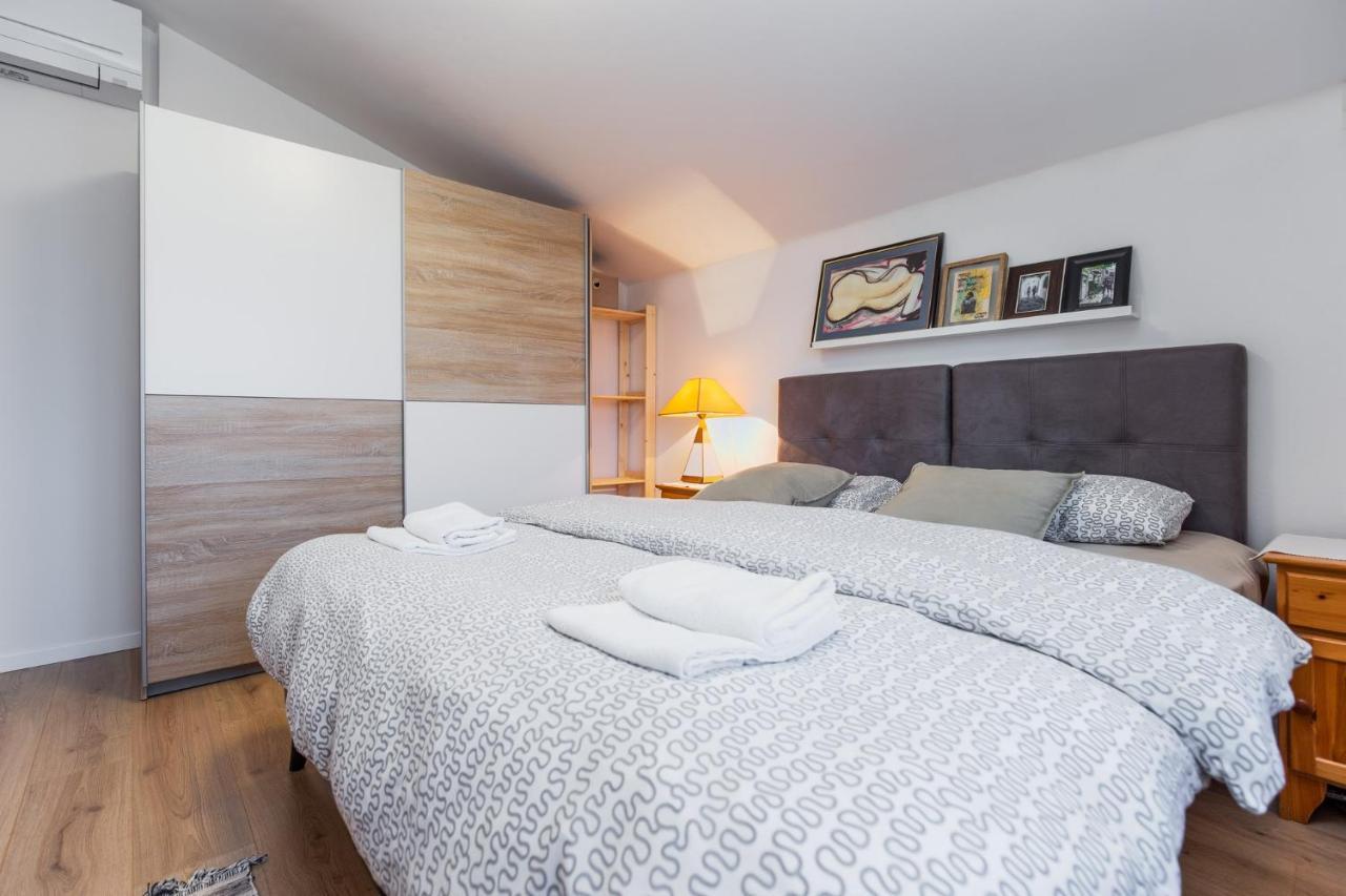 Apartmani Lucija Porec Ngoại thất bức ảnh