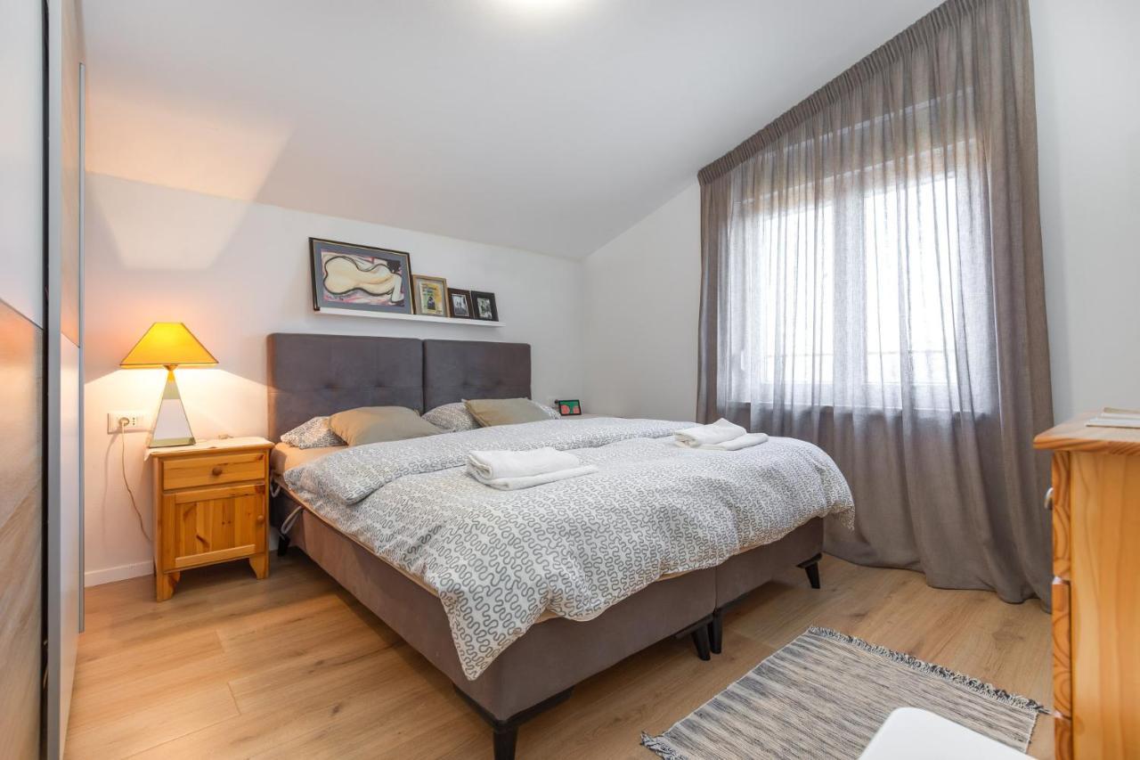 Apartmani Lucija Porec Ngoại thất bức ảnh
