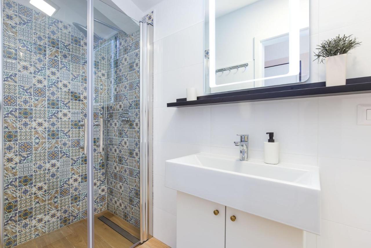 Apartmani Lucija Porec Ngoại thất bức ảnh